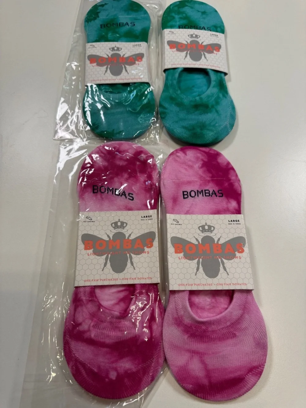 Bombas NWT Tie Dye No Show Socks 4PR Total 2PR PNK 2 GRN SZ: LRG fits Sizes 7-9